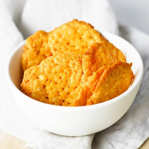 Easy Cheddar Chips - Only 1 Ingredient And 0.3g Carbs!