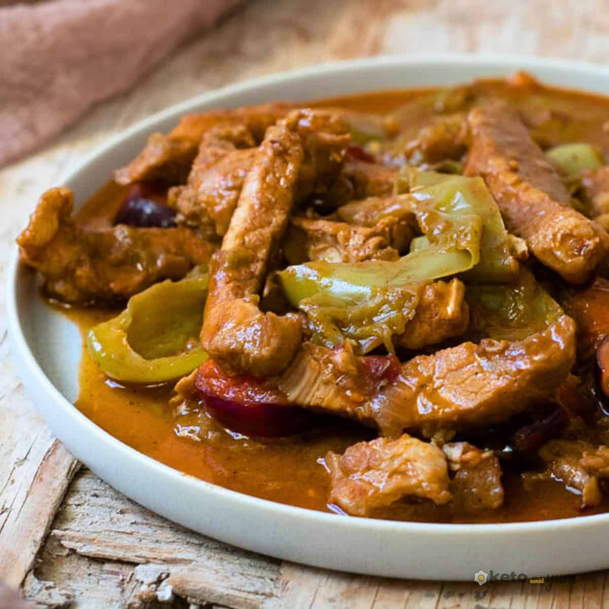 pepper steak with veggies on a plate